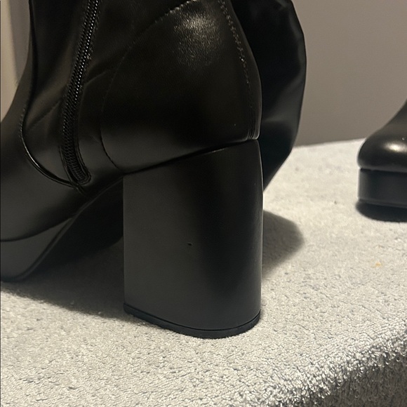Sleek Black Heeled Boots for Women - Picture 8 of 9